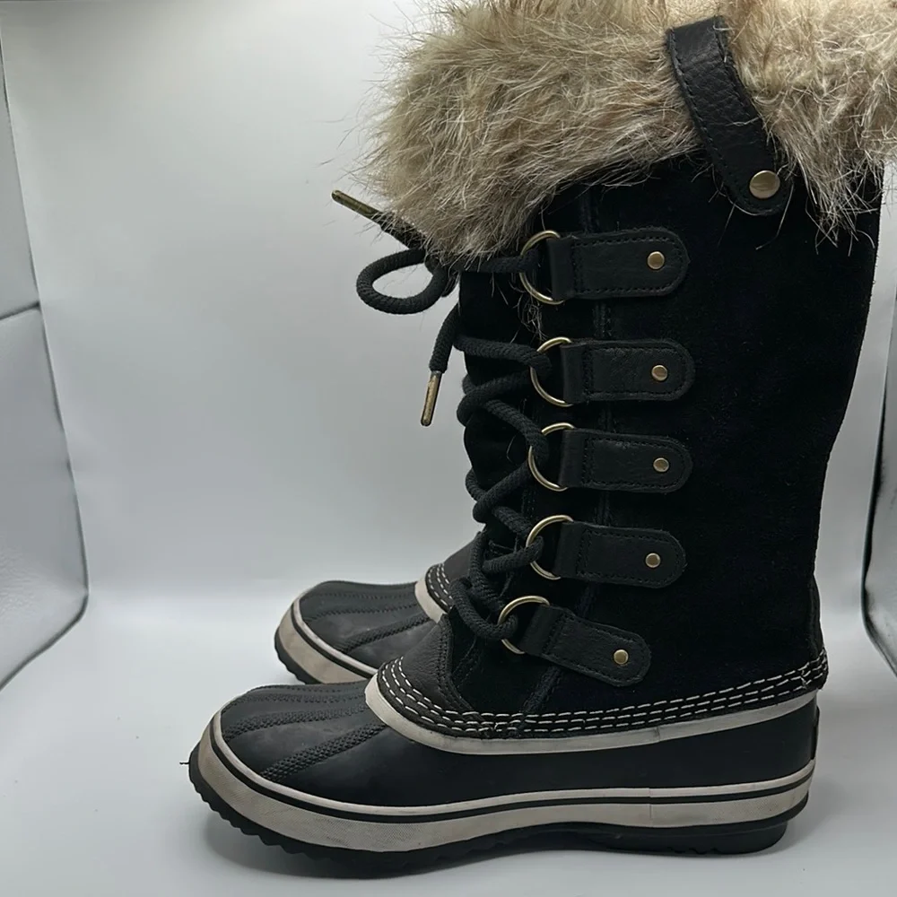 Sorel Sz 7 Black and Tan Winter‎ Boots with Faux Fur Trim